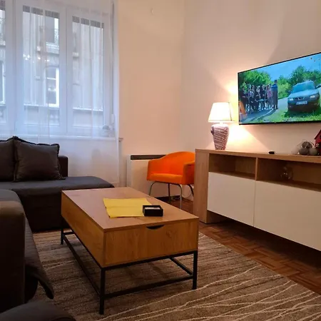 Sunny Days Apartment